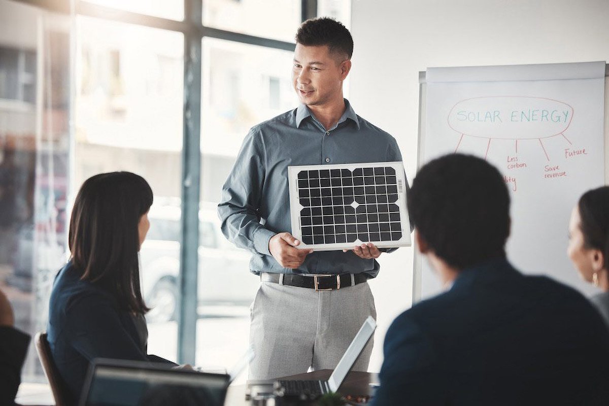 what-is-tier-1-solar-panel-solar-panels-sustainability-man-expert-presentation